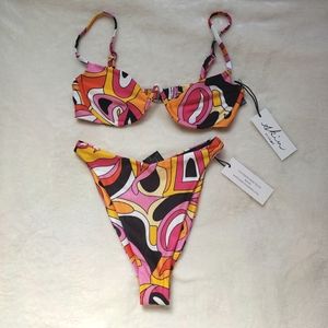 Skin by Same swim. Tropical Geo V Underwire Top and High Hip Bottom. Size: XS